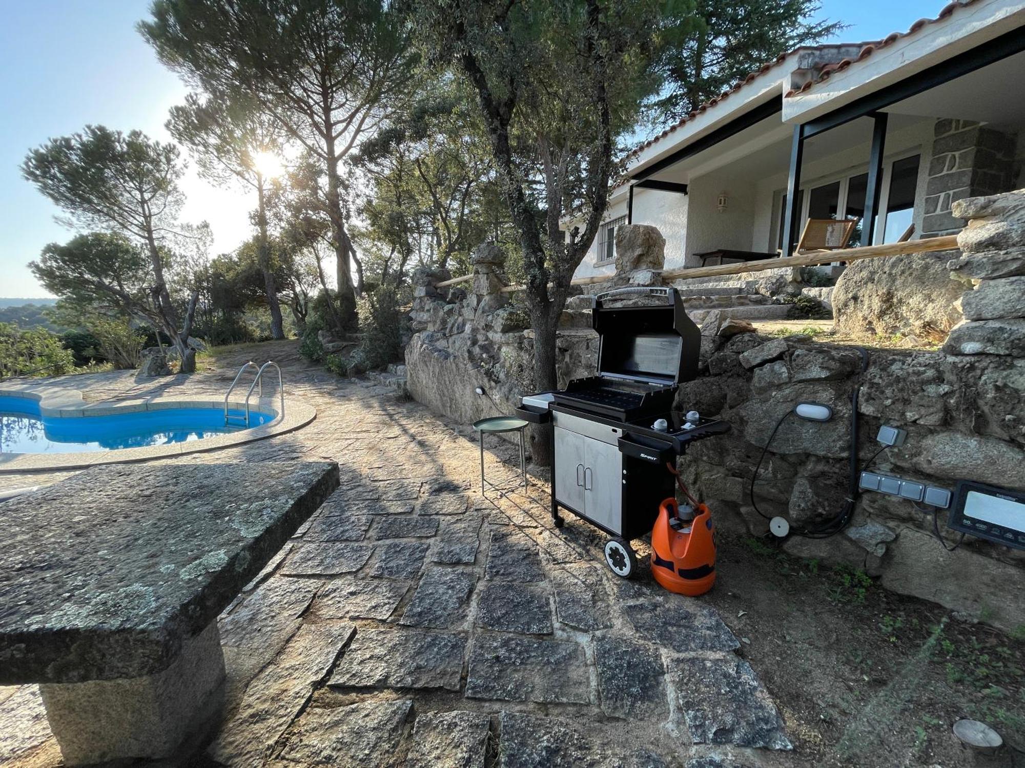 Chalet Con Piscina En Torrelodones Eksteriør bilde