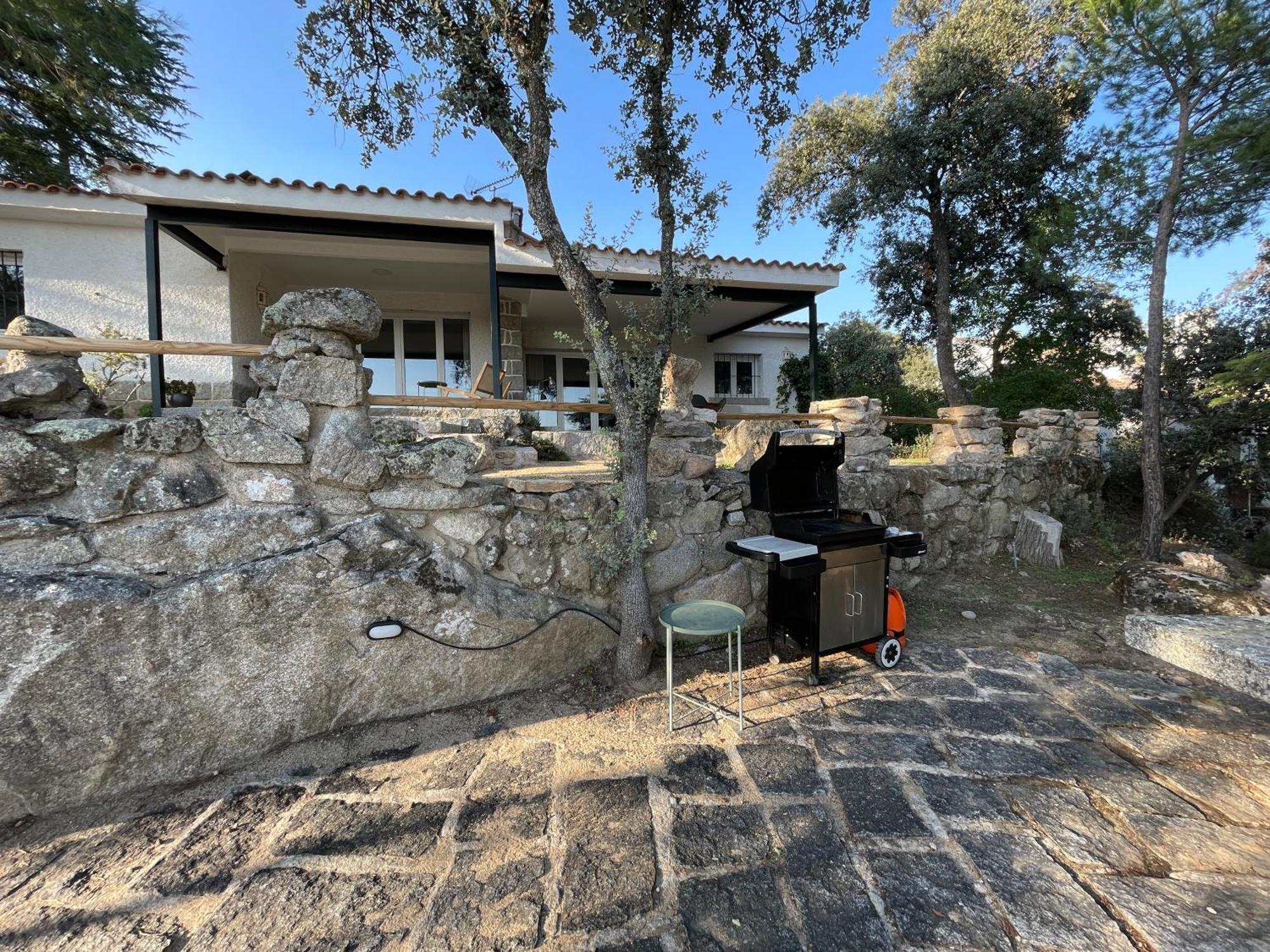 Chalet Con Piscina En Torrelodones Eksteriør bilde