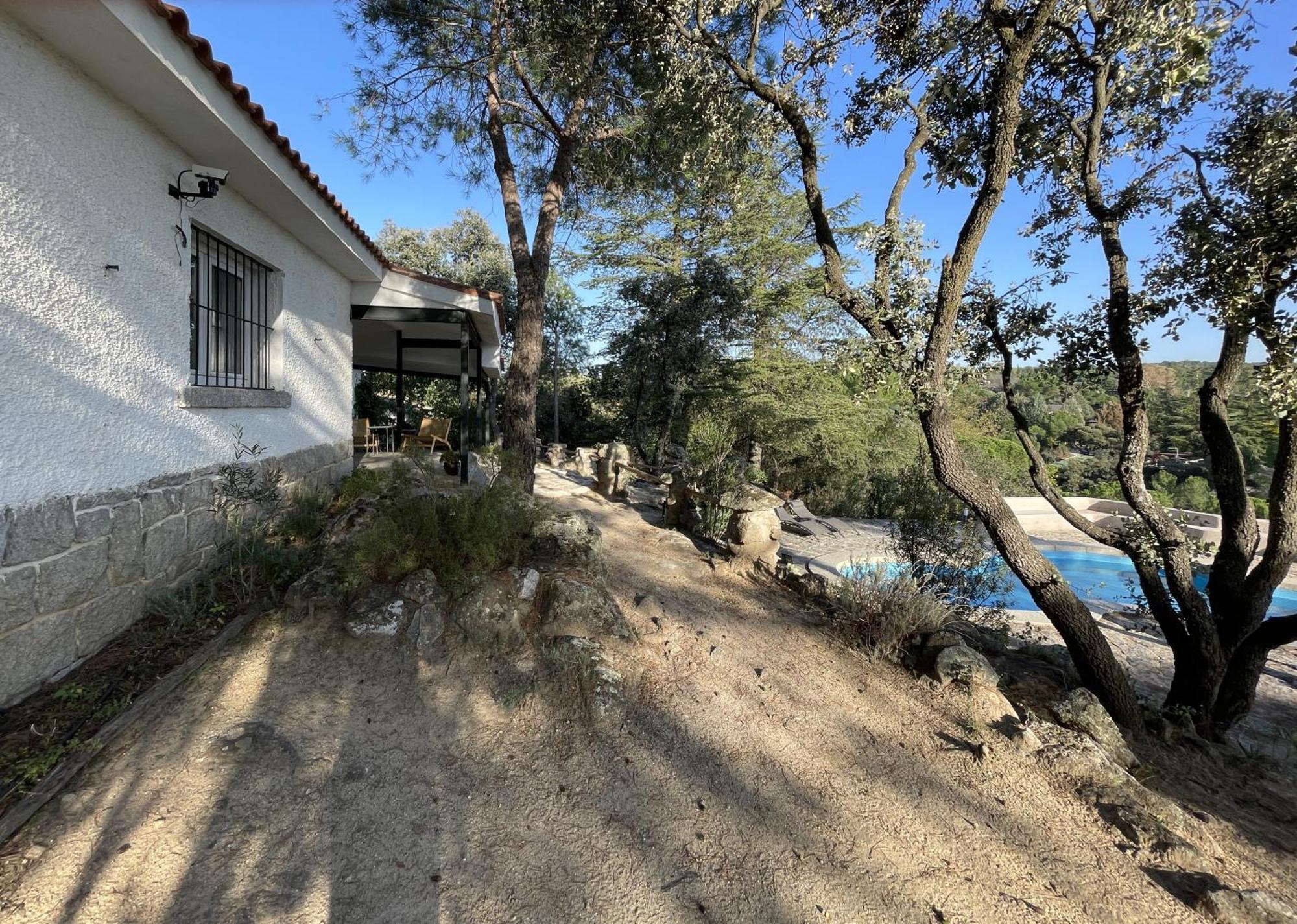 Chalet Con Piscina En Torrelodones Eksteriør bilde